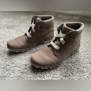Timberland taupe bootie